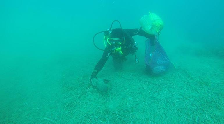 deniz temizleme 2 - Bodrum’da dalgıçlar deniz dibini temizledi
